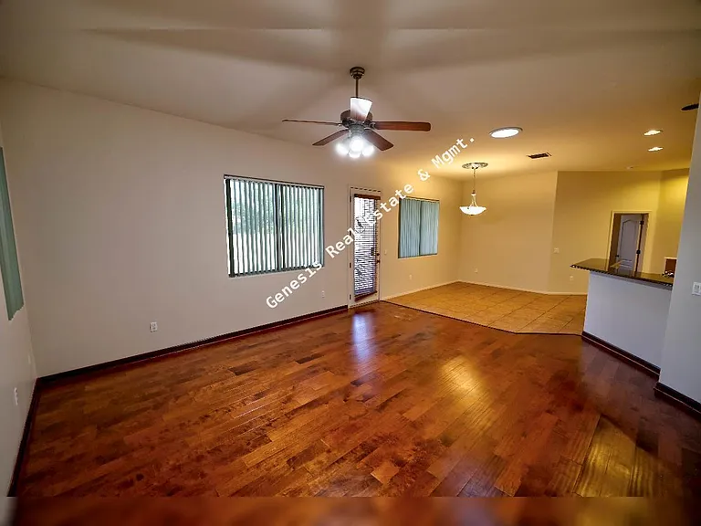770 W Grantham St — Photo 12