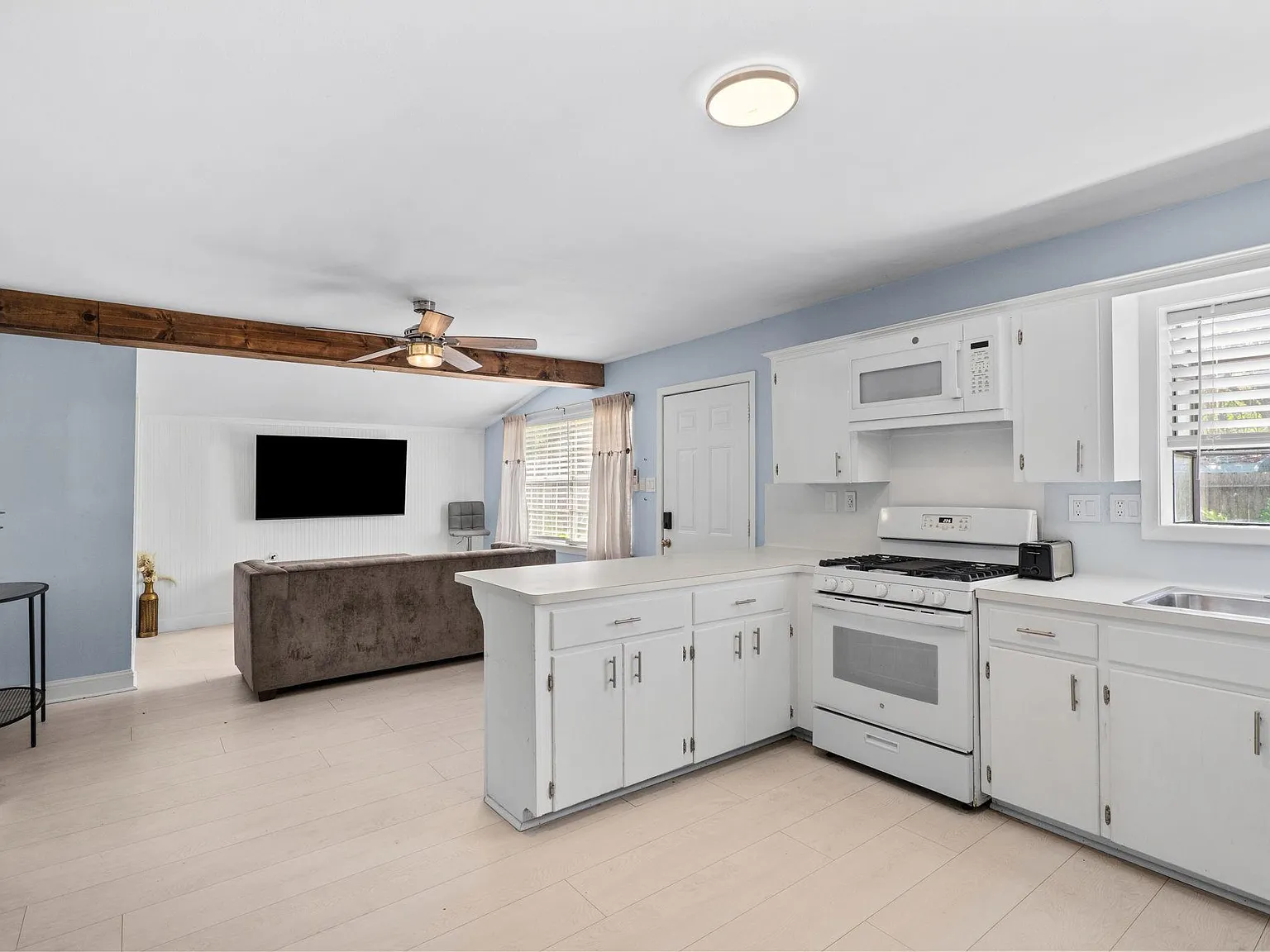 1 bed, 1.0 bath, 644 sqft, $1,550 — Photo 3