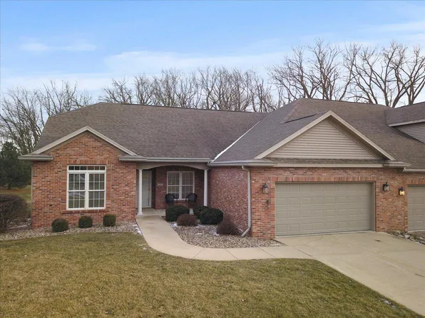 33 Monarch Dr, Bloomington, IL 61704