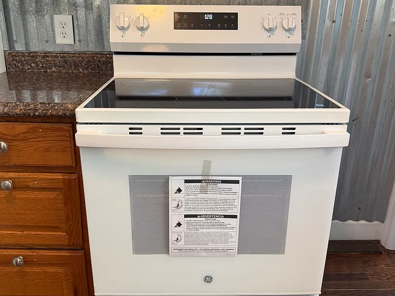 NEW, SMOOTH TOP STOVE