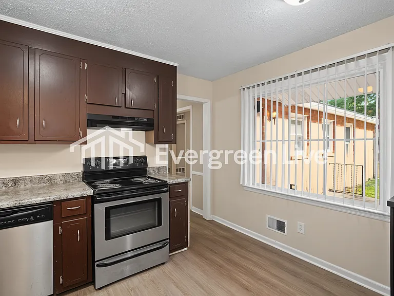 412 Dutch Dr — Photo 6