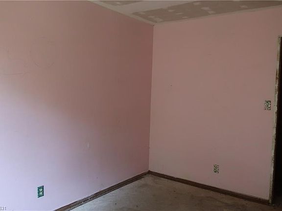 4th image of 107 S 44th St
