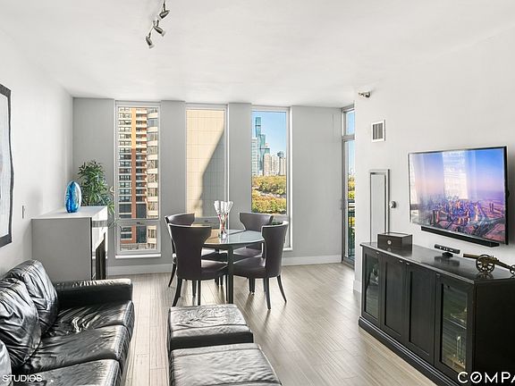 4th image of 1250 S Michigan Ave APT 1303