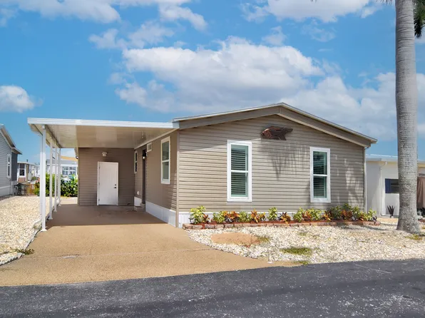 3103 Harpoon Ln, Saint James City, FL 33956