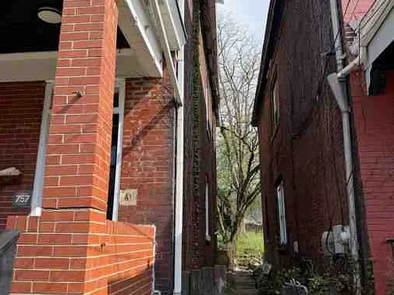 757 Franklin Ave — Photo 17