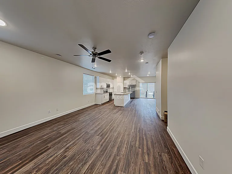 4404 N Poplar St — Photo 7