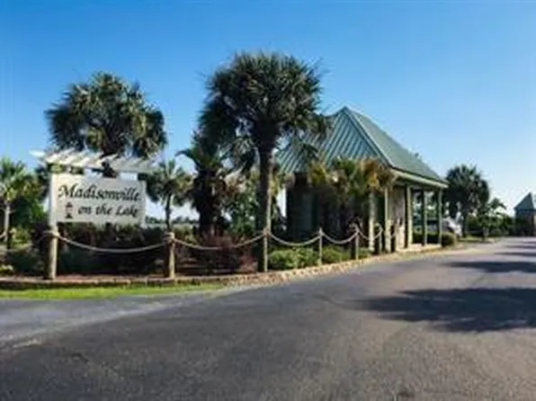 S Chenier Dr, Madisonville, LA 70447