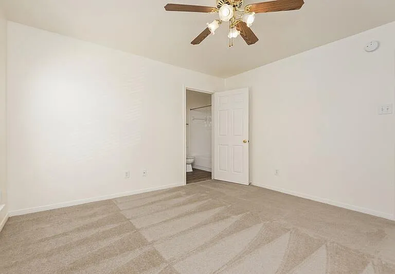 2130 Saint Lucia Calle — Photo 20