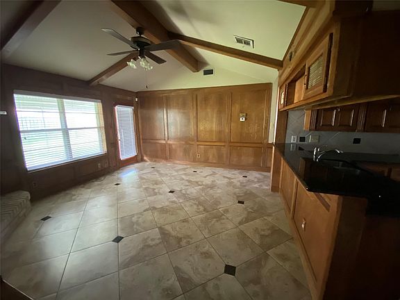 3rd image of 727 Martin Ln