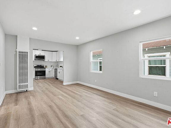 5th image of 1109 W 110th St