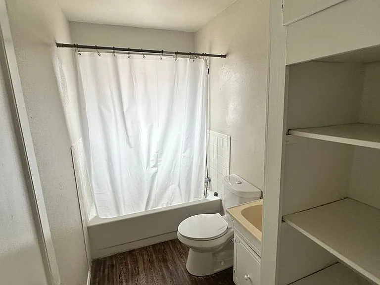 4210 S Harrison St — Photo 7