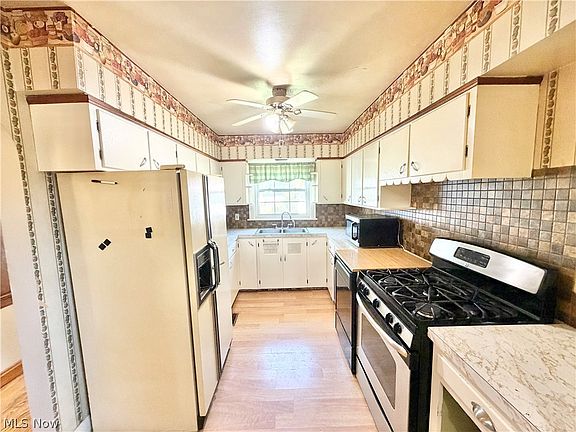 5th image of 2770 Park Dr