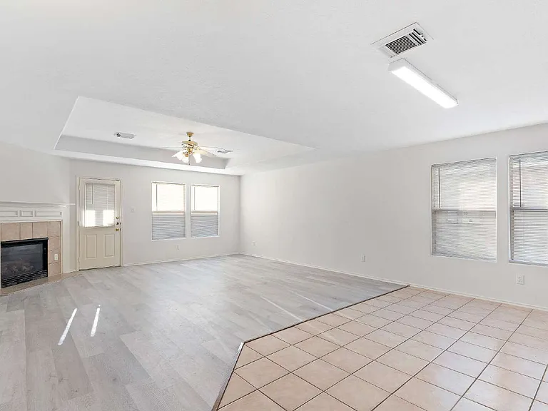 2923 Katybriar Ln — Photo 1