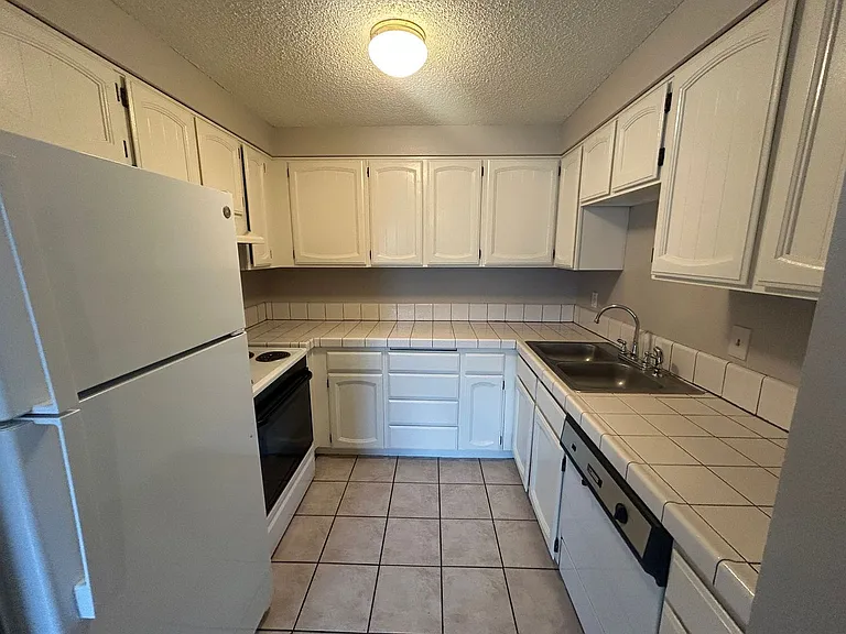 4185 Bristol Ct #B — Photo 3