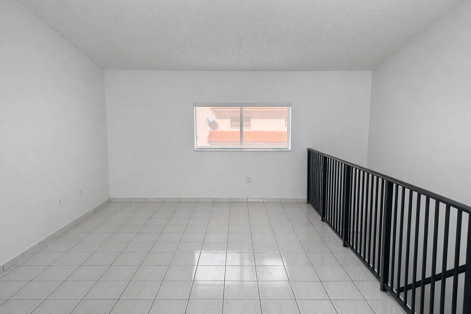 2 bed, 2.0 bath, 925 sqft, $2,200 — Photo 2