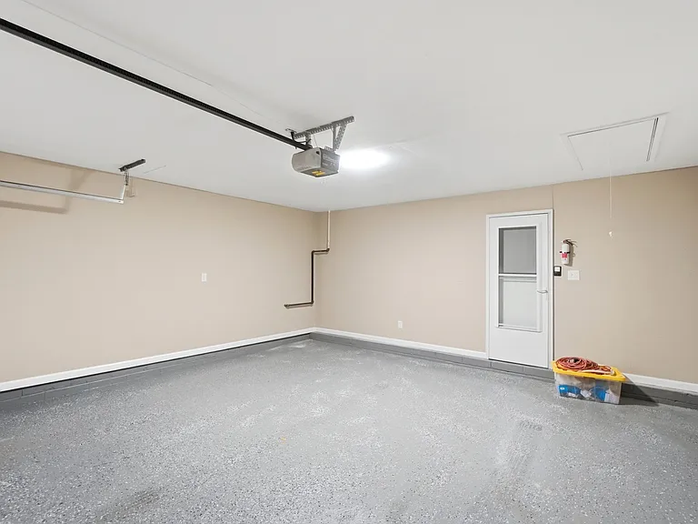 3920 Pobst Dr — Photo 23