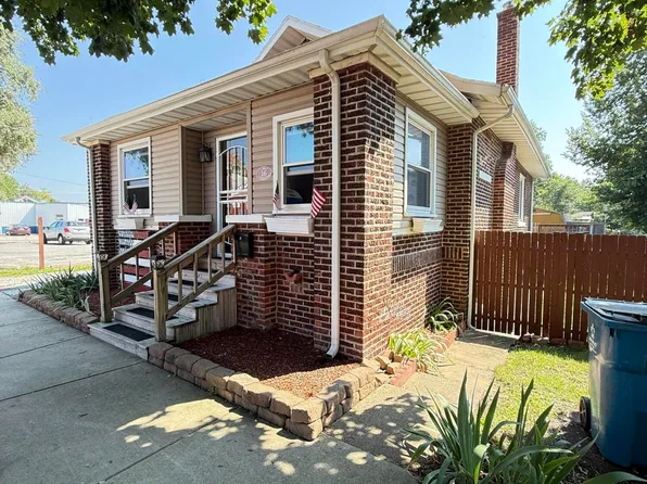 16 N Pearl St, Knox, IN 46534