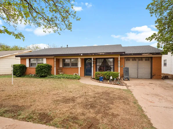 1835 W Lynn St, Slaton, TX 79364