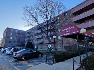 1460 Fairlane Dr APT 104, Schaumburg, IL 60193