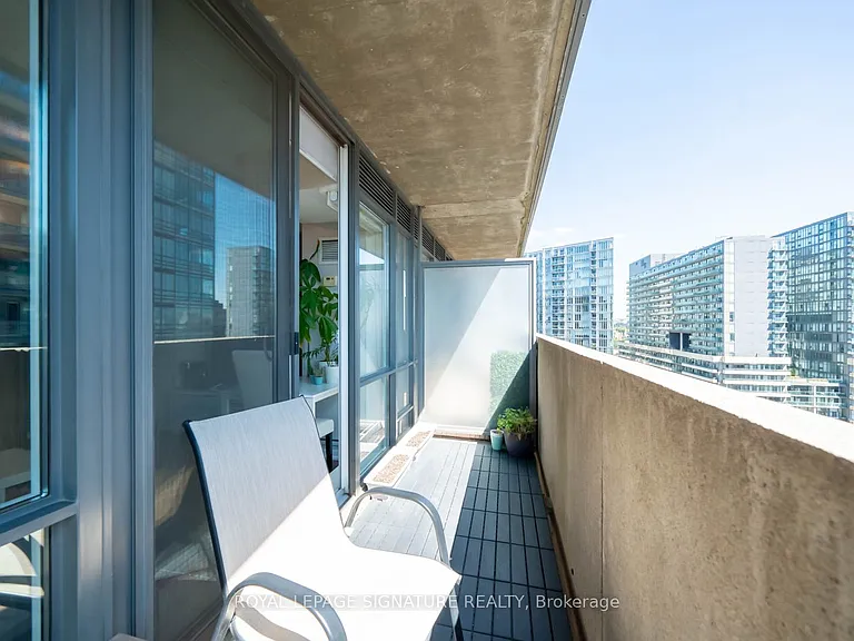 20 Joe Shuster Way #1208 — Photo 10