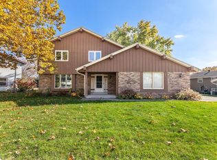 1222 Western Trl, Mukwonago, WI 53149