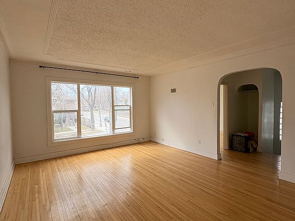 3rd image of 166 Brock St