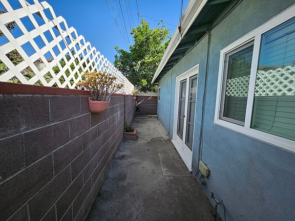 3rd image of 1905 Keeler St #B