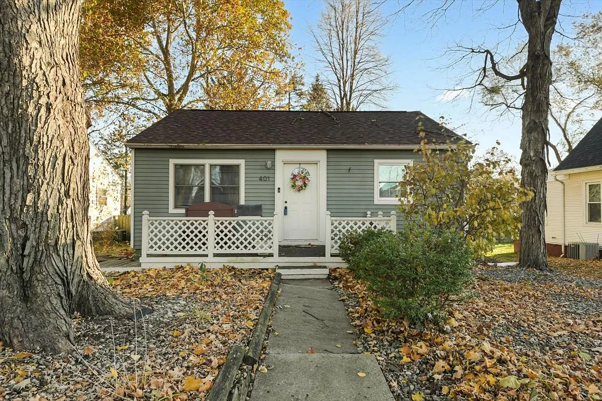 401 Avondale Ave photo 1