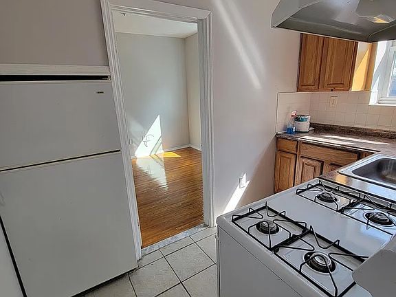 3rd image of 210 N 15th St #9C