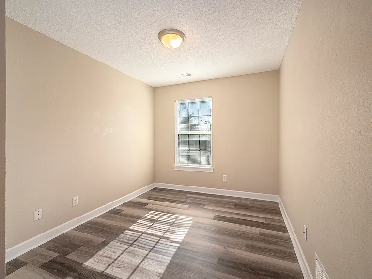 801 SW Peach Tree Ln — Photo 18