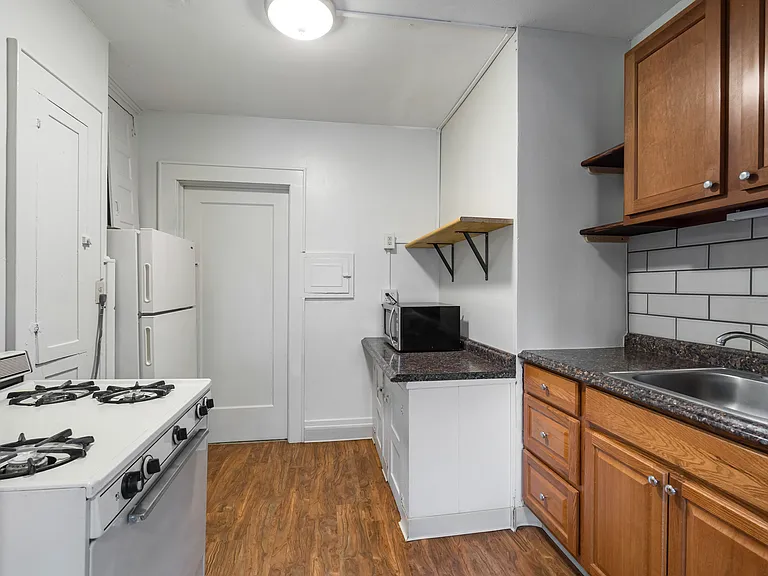 502 University Avenue — Photo 14