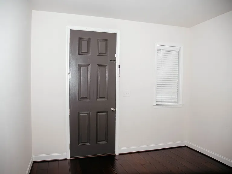 523 Fawn Ln — Photo 4