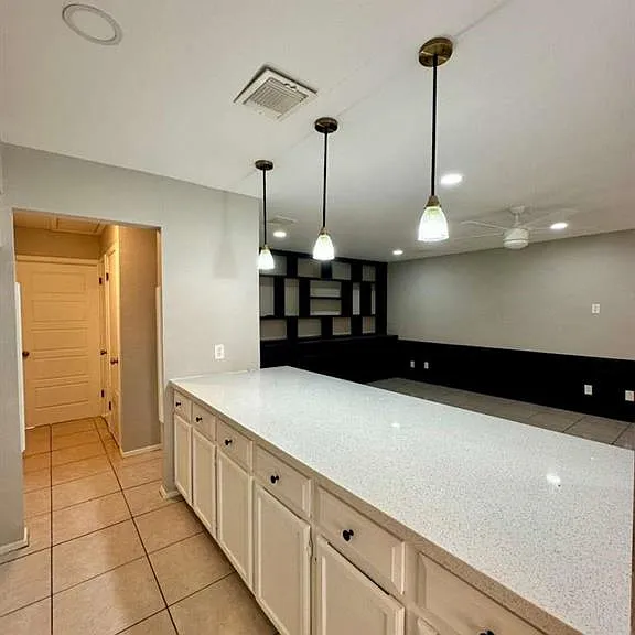 900 E Dallas Ave #17 — Photo 2