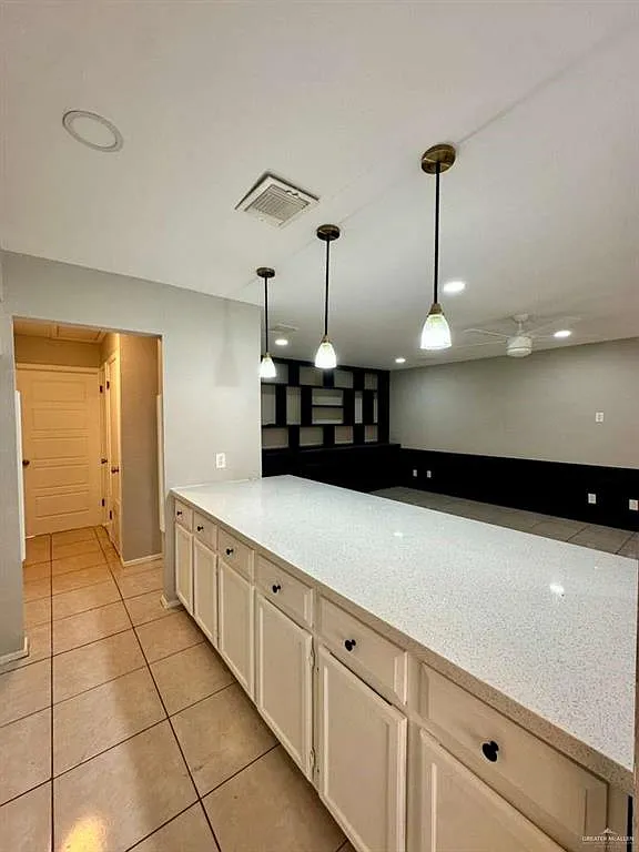Building Photo - 900 E Dallas Ave #17