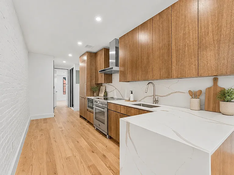 32 Spring St #7 — Photo 3