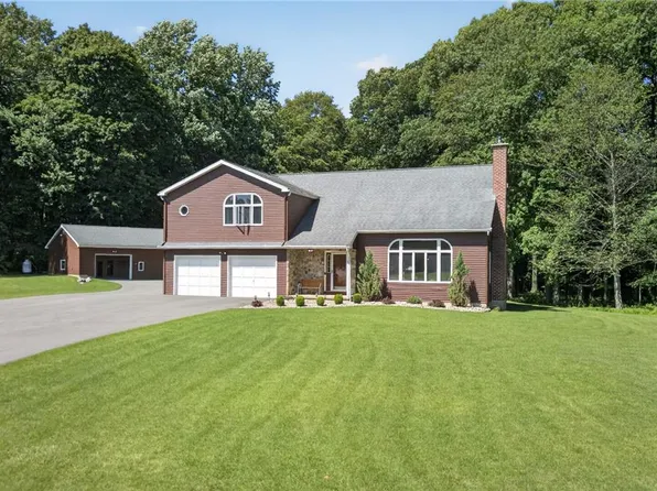 60 Millwood Dr, Bangor, PA 18013