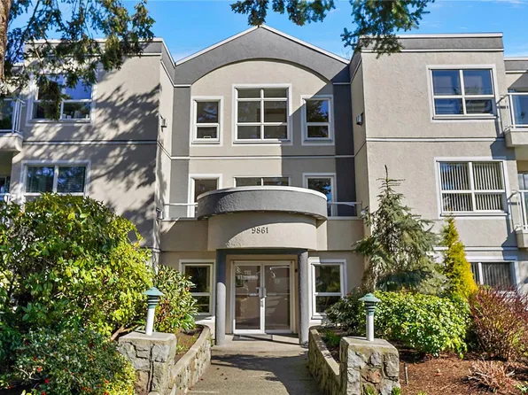 9861 5th St #305, Sidney, BC V8L 2X5