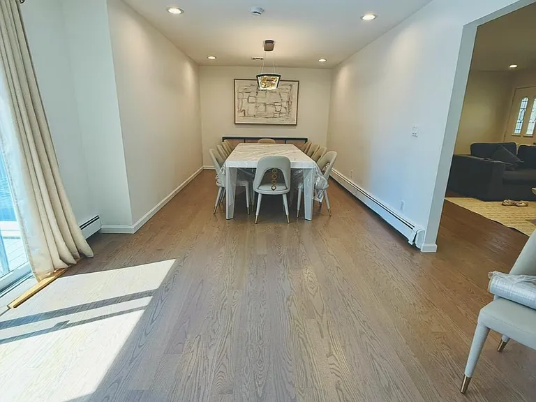 704 Dow Ave — Photo 3