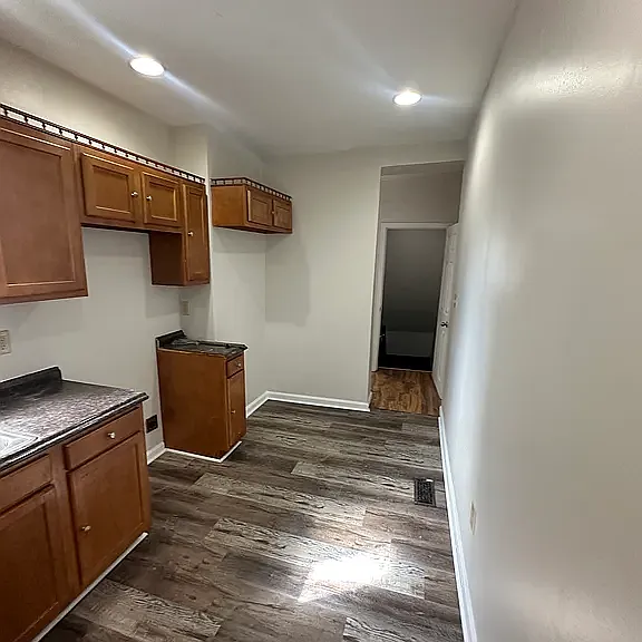 1308 Boyle St — Photo 6