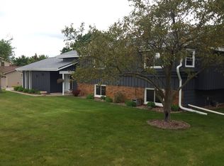 S75W20212 Ridge Rd, Muskego, WI 53150