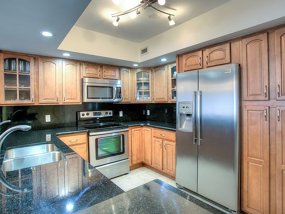 4th image of 5600 Collins Ave APT 4T