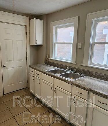 5th image of 566 Lilley Ave