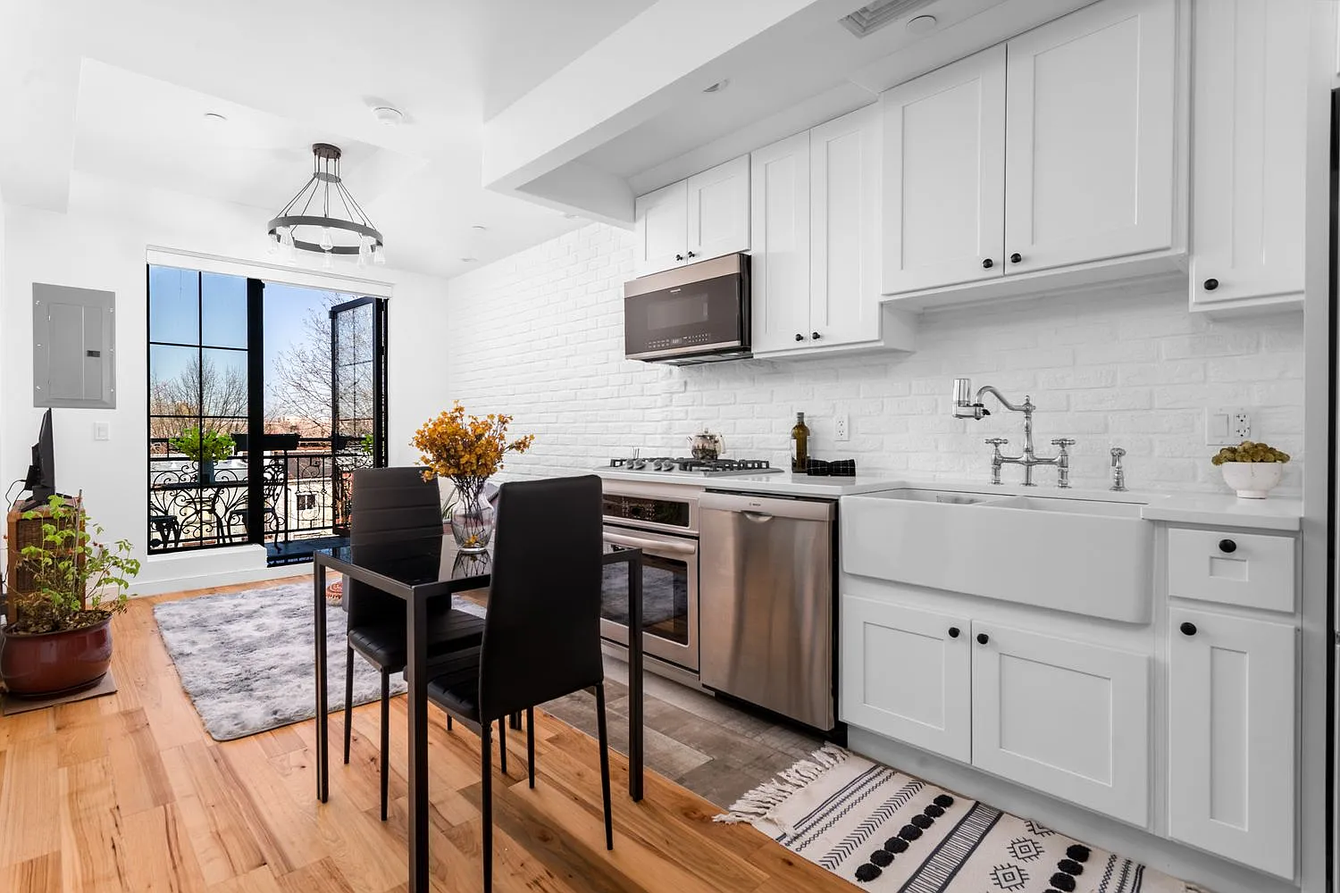 577 Madison Street — Photo 1