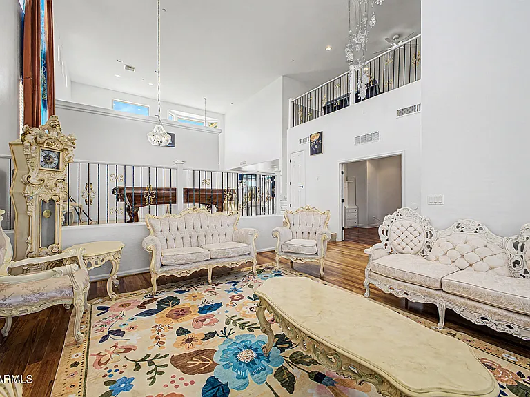 29601 W Columbus Ave — Photo 5