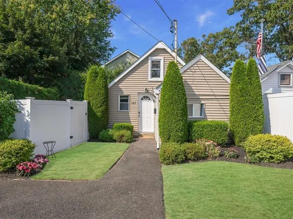127 Mccall Avenue, West Islip, NY 11795