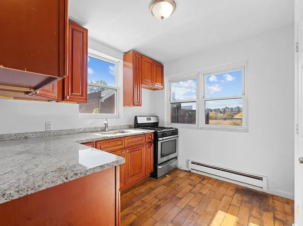 2037 Radcliff Avenue image 8 of 14