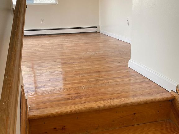 4th image of 8928 187th Pl Floor 2