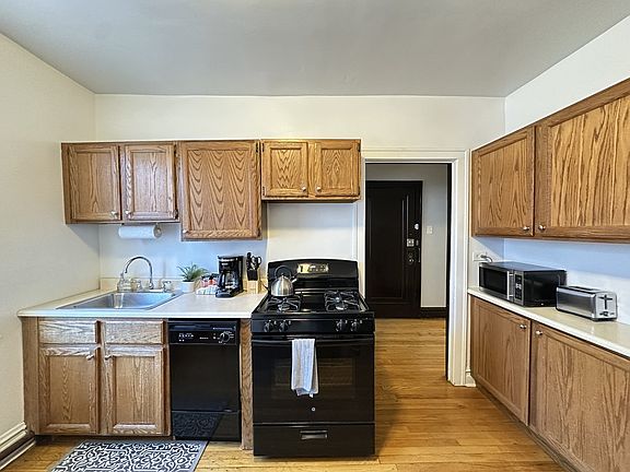 4th image of 1911 W Larchmont Ave #A04w