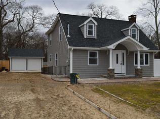 1053 Waverly Ave, Holtsville, NY 11742