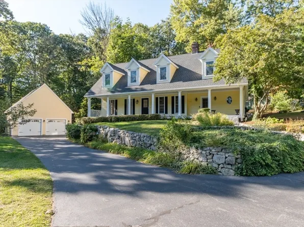 77 Walpole St, Dover, MA 02030